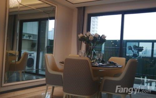 160平宽厅大宅，客厅面宽6.5米，三卧室朝南，南北双阳台，通风采光好！